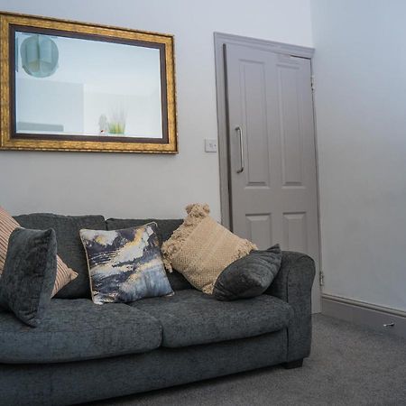 The Highfield Villa, 5 Bedrooms, Northampton Centre, Sleeps 10 Exterior foto