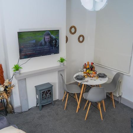 The Highfield Villa, 5 Bedrooms, Northampton Centre, Sleeps 10 Exterior foto