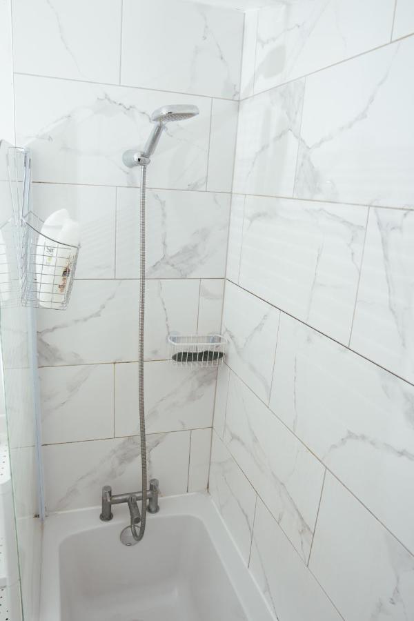 The Highfield Villa, 5 Bedrooms, Northampton Centre, Sleeps 10 Exterior foto