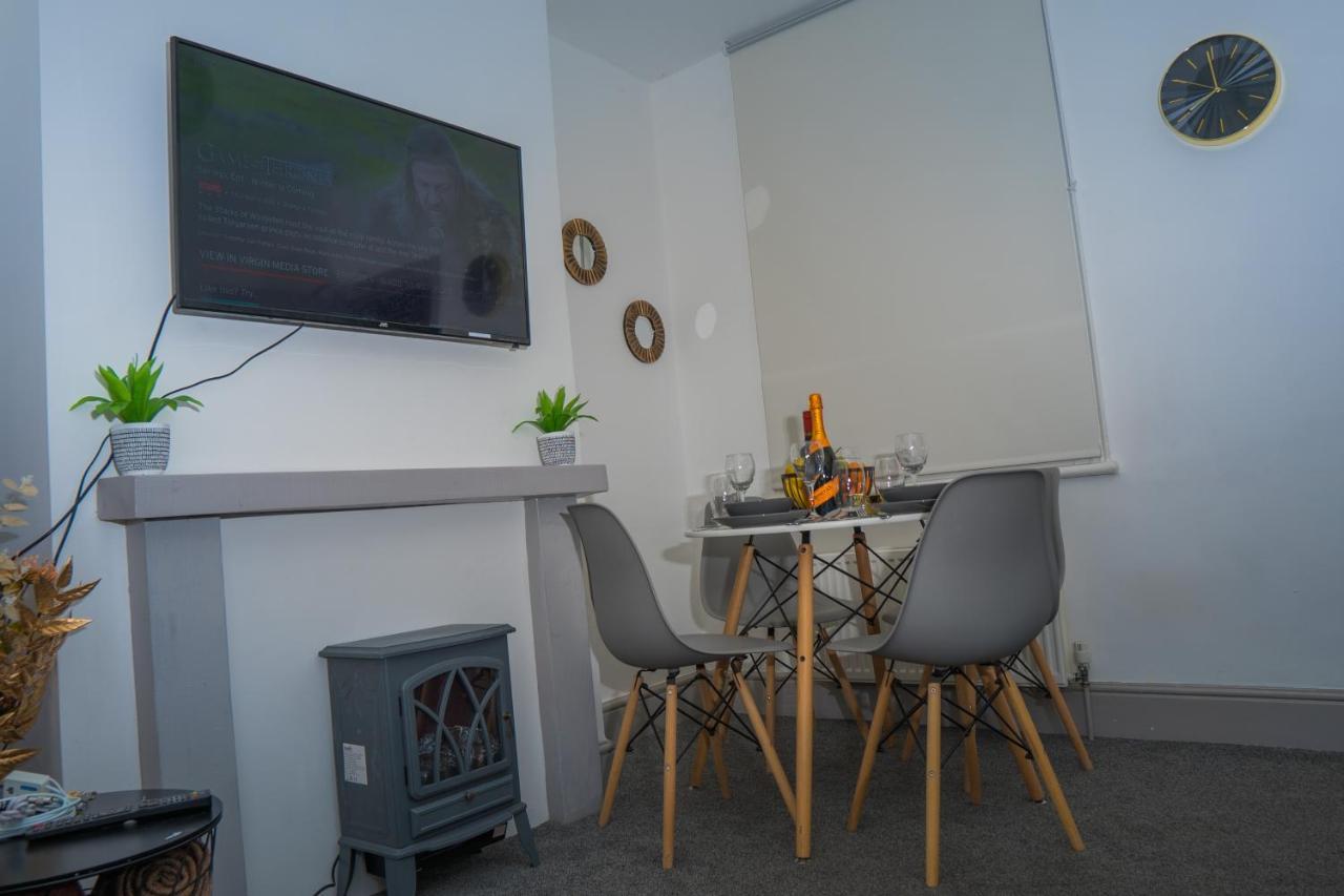 The Highfield Villa, 5 Bedrooms, Northampton Centre, Sleeps 10 Exterior foto