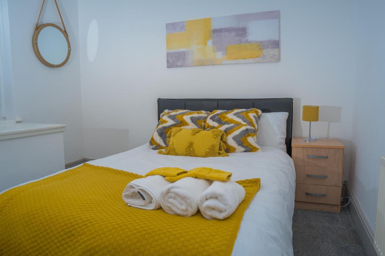 The Highfield Villa, 5 Bedrooms, Northampton Centre, Sleeps 10 Exterior foto