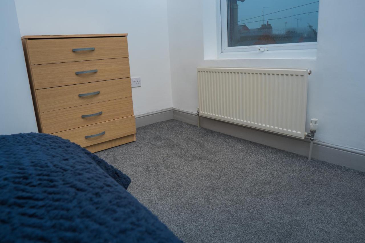 The Highfield Villa, 5 Bedrooms, Northampton Centre, Sleeps 10 Exterior foto