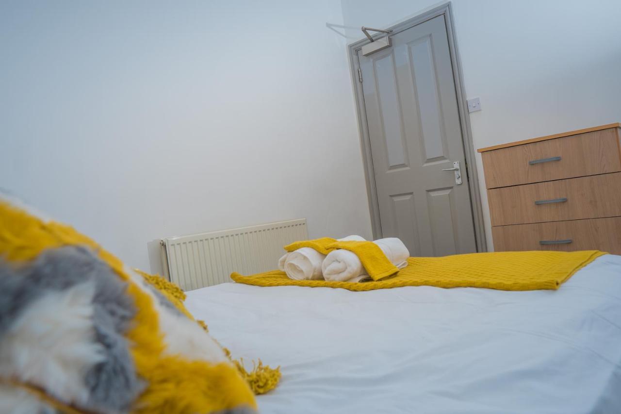 The Highfield Villa, 5 Bedrooms, Northampton Centre, Sleeps 10 Exterior foto