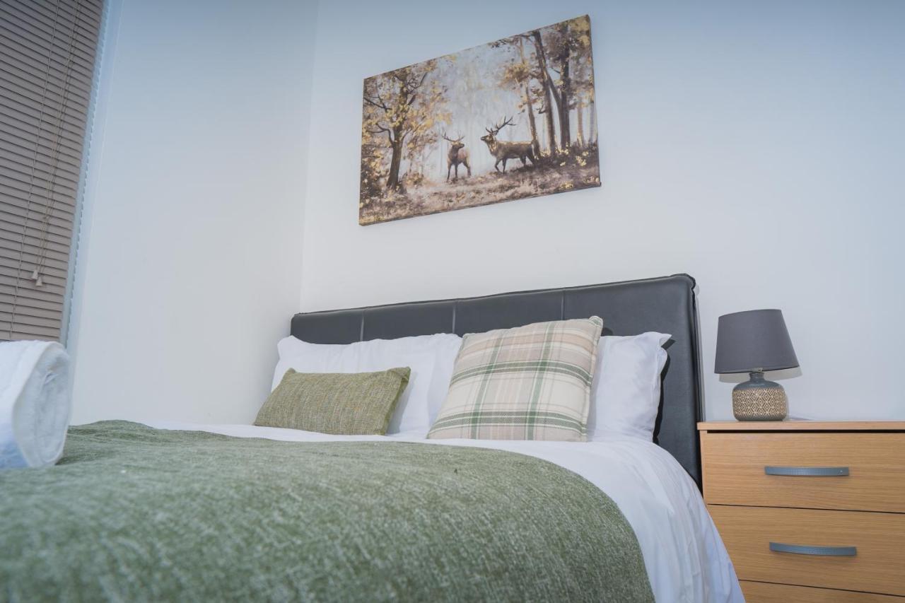 The Highfield Villa, 5 Bedrooms, Northampton Centre, Sleeps 10 Exterior foto