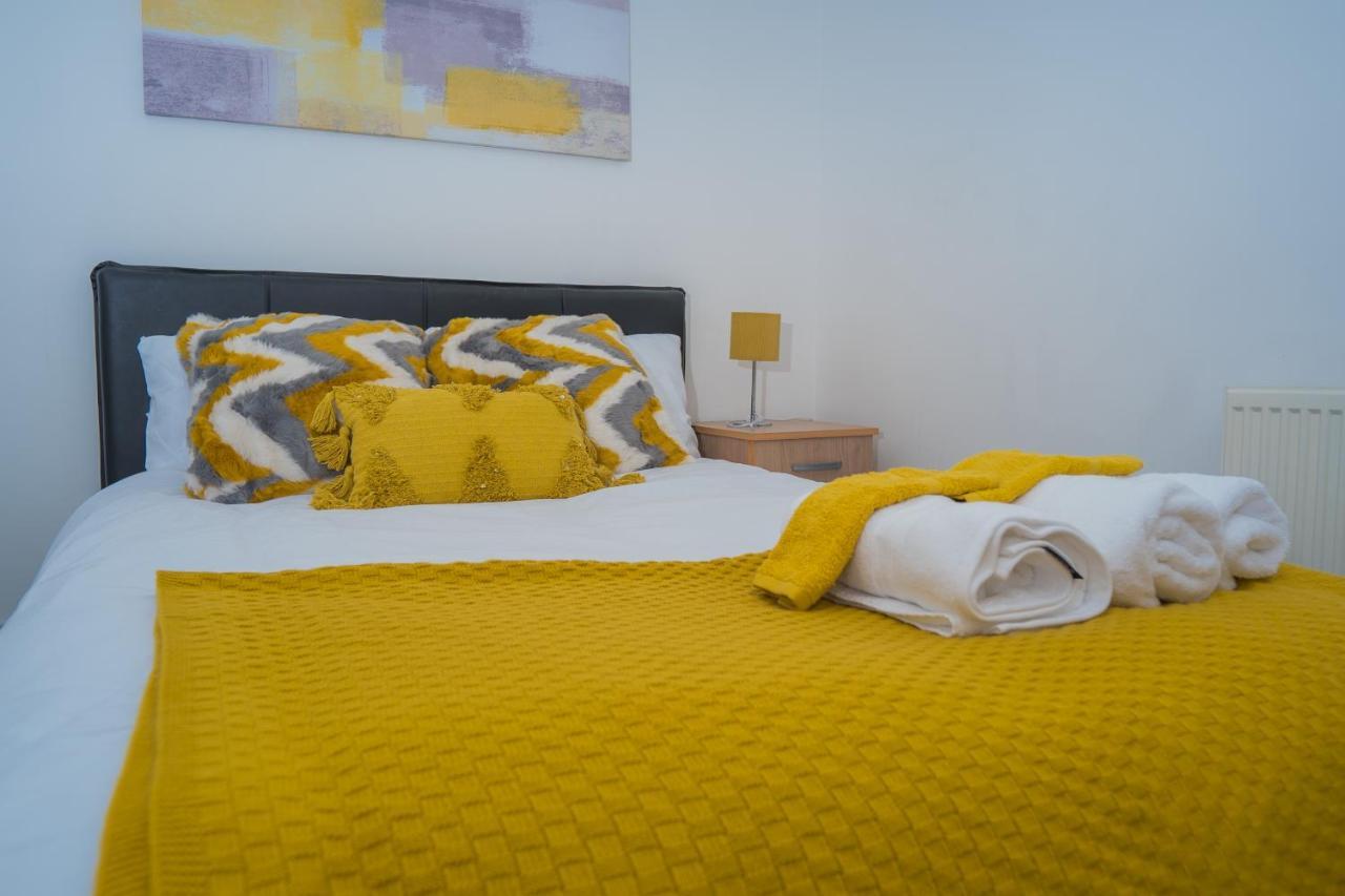 The Highfield Villa, 5 Bedrooms, Northampton Centre, Sleeps 10 Exterior foto
