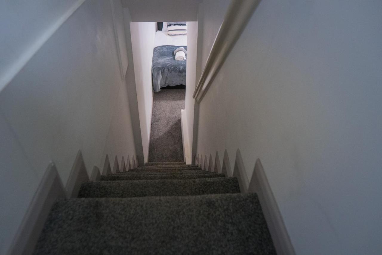 The Highfield Villa, 5 Bedrooms, Northampton Centre, Sleeps 10 Exterior foto