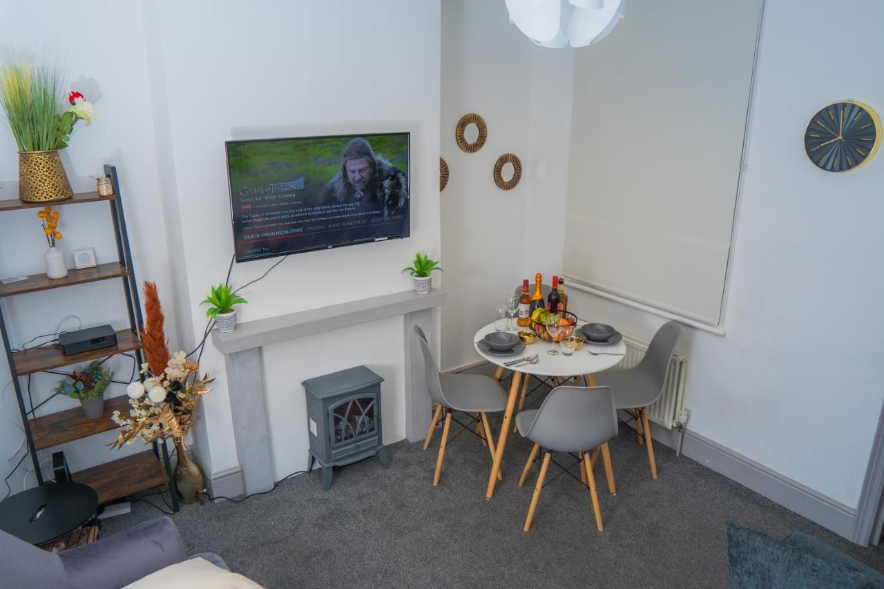 The Highfield Villa, 5 Bedrooms, Northampton Centre, Sleeps 10 Exterior foto