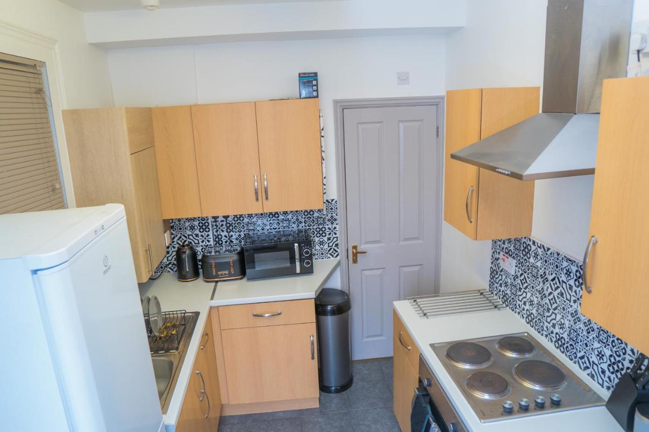 The Highfield Villa, 5 Bedrooms, Northampton Centre, Sleeps 10 Exterior foto