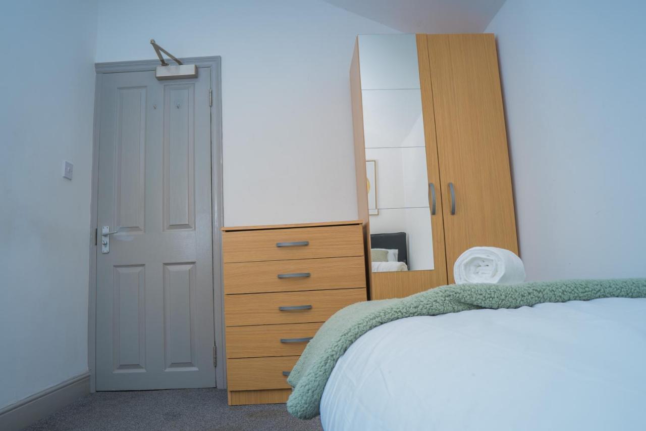 The Highfield Villa, 5 Bedrooms, Northampton Centre, Sleeps 10 Exterior foto