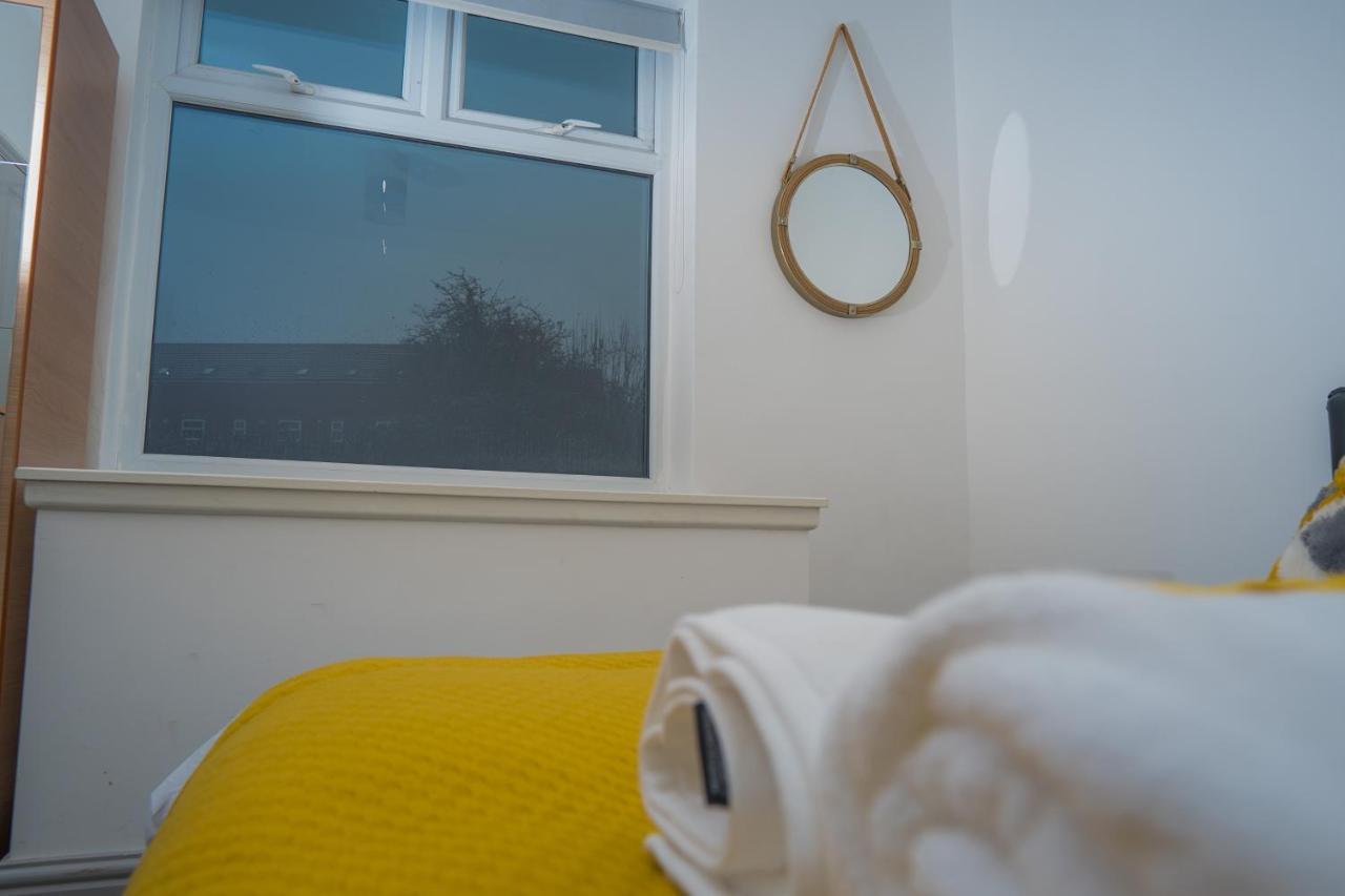 The Highfield Villa, 5 Bedrooms, Northampton Centre, Sleeps 10 Exterior foto